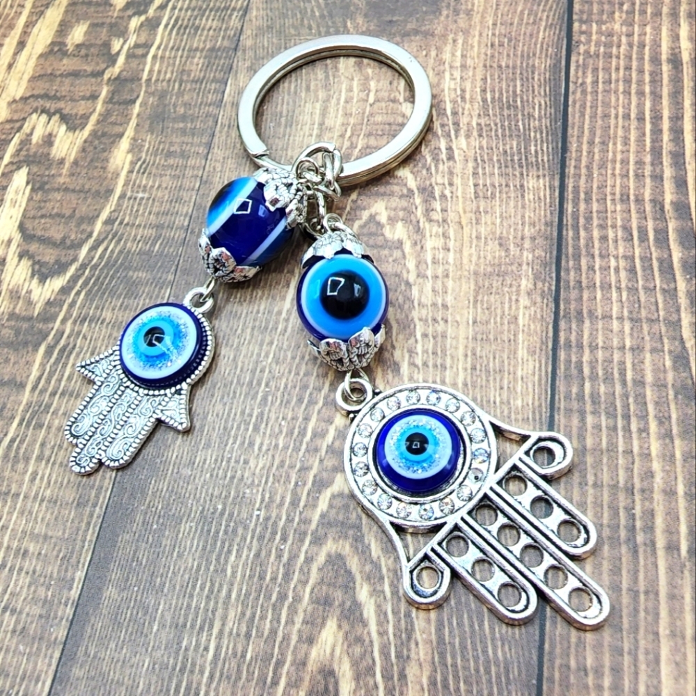 💕3/$15💕 Evil Eye/Hamsa Keychain - Picture 3 of 3